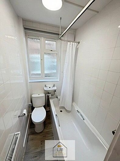 2 Bedroom Flat To Rent In Middleborough Road, Coventry, CV1
