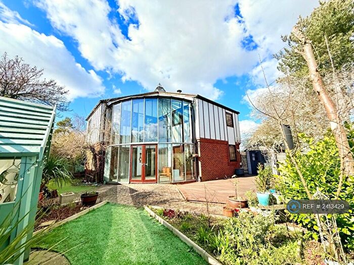 4 Bedroom Detached House To Rent In Cadman Sq, Milton Keynes, MK5