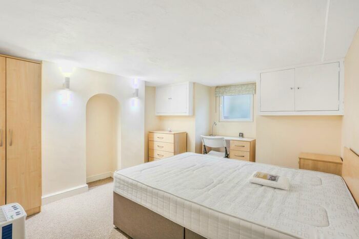 4 Bedroom Semi-Detached House To Rent In Dapdune Rd, Guildford, GU1