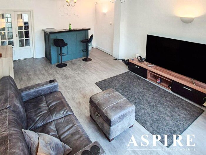 2 Bedroom Flat For Sale In High Road, Benfleet, SS7