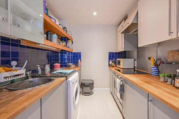 2 Bedroom Flat For Sale In Commercial Road, Whitechapel, London, E1