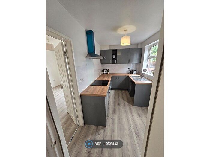 3 Bedroom Semi-Detached House To Rent In Peacock Street, Scunthorpe, DN17