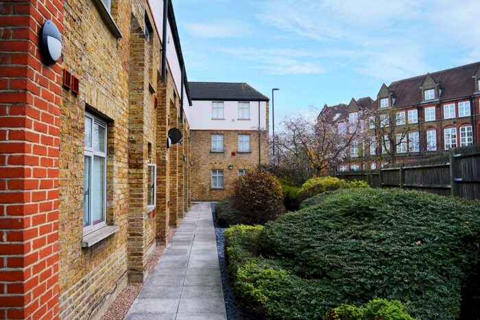 Studio To Rent In Bell Green London, SE26