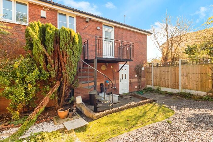 2 Bedroom Mews For Sale In Astley Drive, Nottingham, Nottinghamshire, NG3