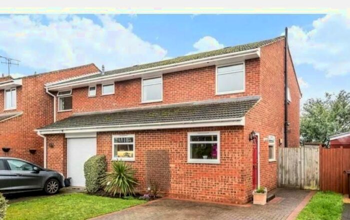 4 Bedroom End Of Terrace House To Rent In Wokingham, Berkshire, RG41
