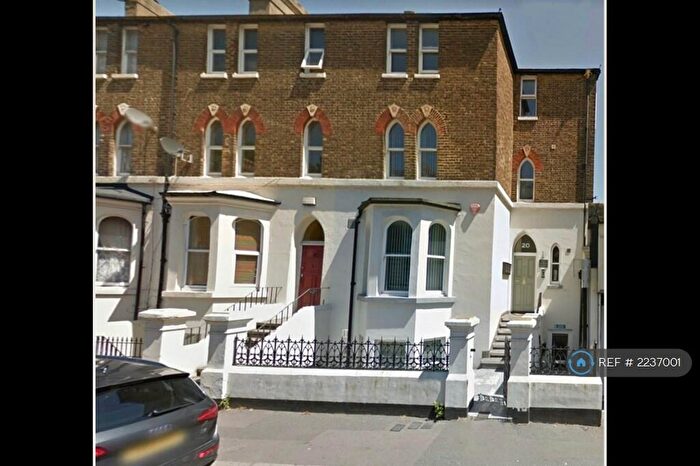 2 Bedroom Flat To Rent In New Pharos House, Dover, CT17