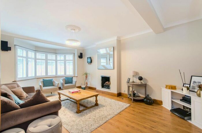 4 Bedroom Detached House To Rent In Eastcote Road, Ruislip, HA4