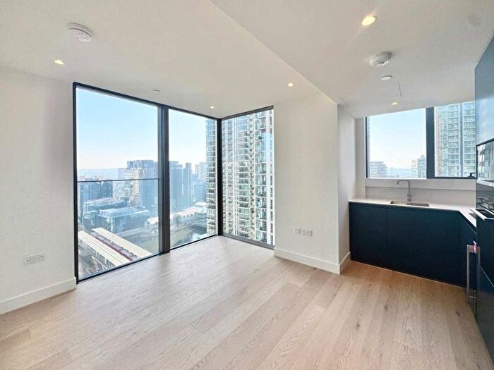 2 Bedroom Flat To Rent In Harcourt Tower, Marsh Wall, Canary Wharf, E14