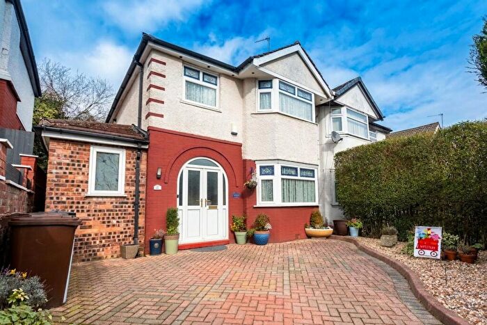 3 Bedroom Semi Detached House For Sale In Windsor Road, Prestwich, M25