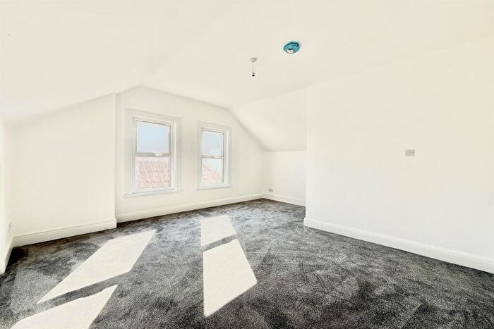 2 Bedroom Flat To Rent In Westborough Road, Westcliff-on-Sea, SS0