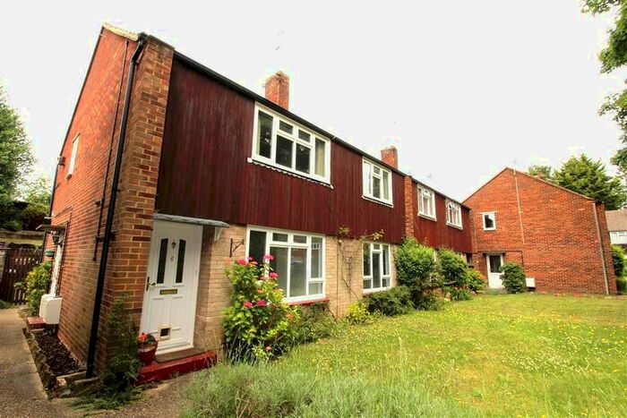 2 Bedroom Maisonette To Rent In Langton Close, Maidenhead SL6