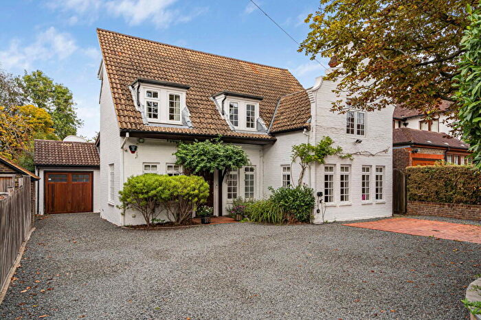 6 Bedroom Detached House For Sale In Wimblehurst Road, Horsham, RH12