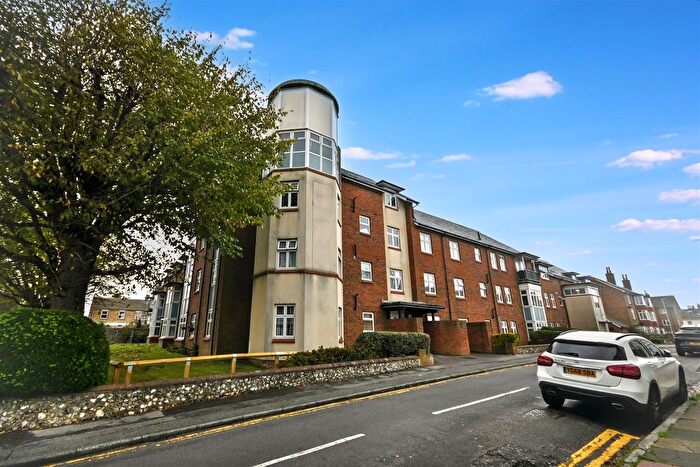 2 Bedroom Flat For Sale In Seaside, Eastbourne, BN22
