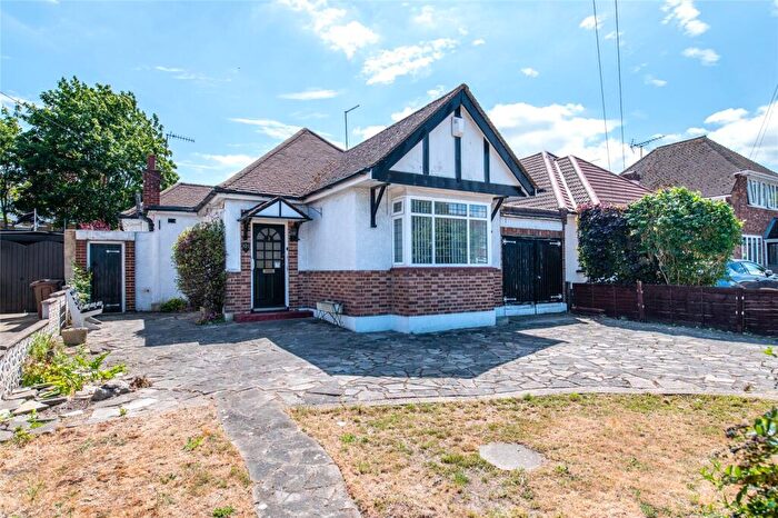 2 Bedroom Bungalow For Sale In Valley Drive, Gravesend, Kent, DA12