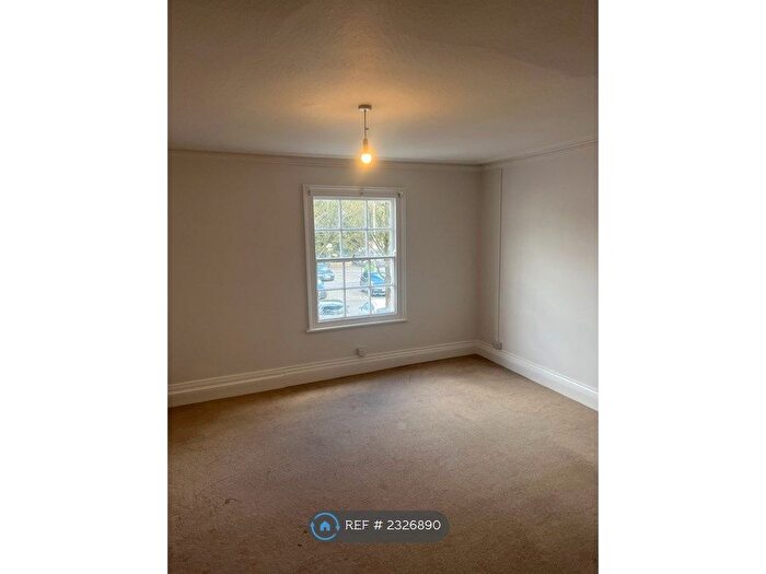 1 Bedroom Flat To Rent In Silver Street, Wiltshire, SP2