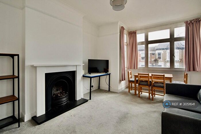 2 Bedroom Flat To Rent In Fortis Green, London, N2