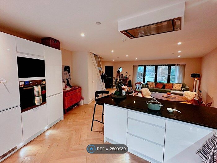 2 Bedroom Flat To Rent In Braywick Road, Maidenhead, SL6