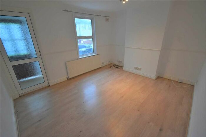 2 Bedroom Property To Rent In Great Queen Street, Dartford, DA1