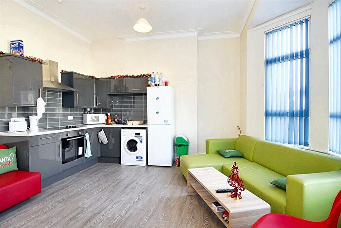 3 Bedroom Flat To Rent In Beaumont Road, Flat, Plymouth, PL4