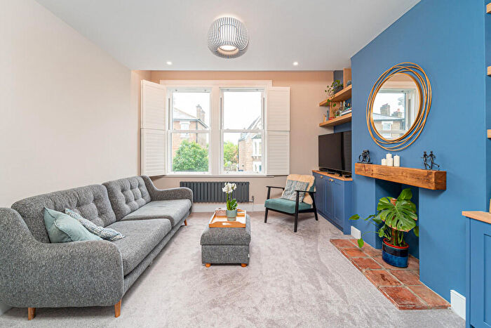 4 Bedroom Apartment For Sale In Shaftesbury Road, Stroud Green, N19