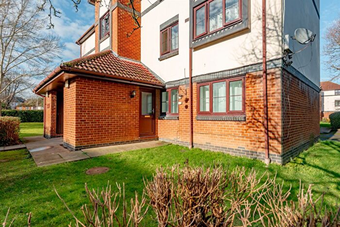 1 Bedroom Flat For Sale In Wordsworth Mead, Redhill, RH1