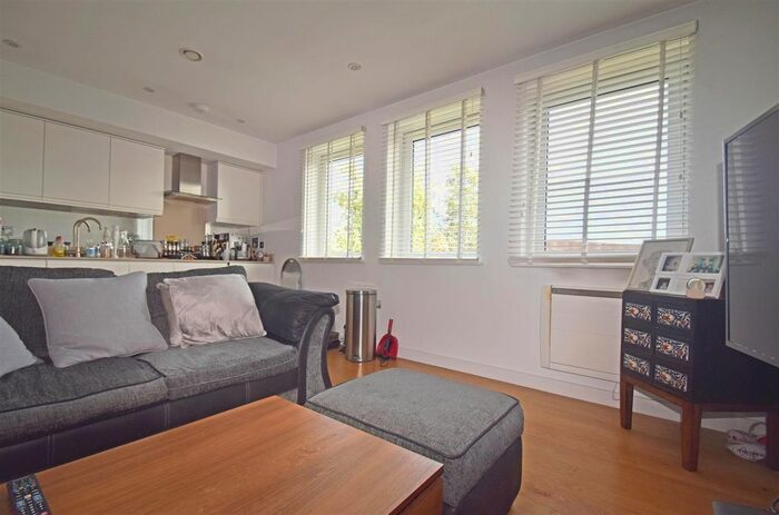 1 Bedroom Flat To Rent In Old Lodge Place, St Margarets, Twickenham, TW1