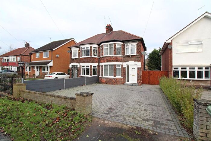 3 Bedroom Semi-Detached House To Rent In Hull Road, Anlaby, Hull, HU10