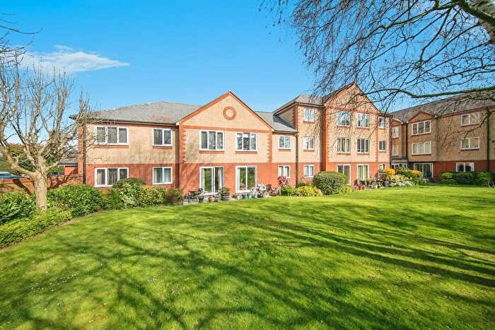 2 Bedroom Flat For Sale In Exeter Drive, Colchester, CO1