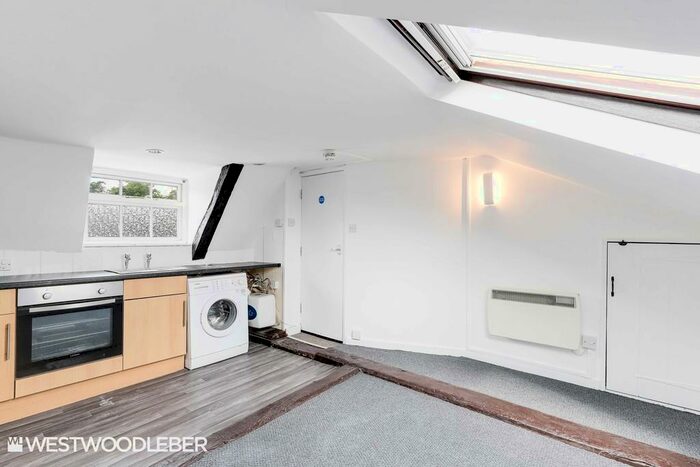 Apartment To Rent In Cowbridge, Hertford, SG14