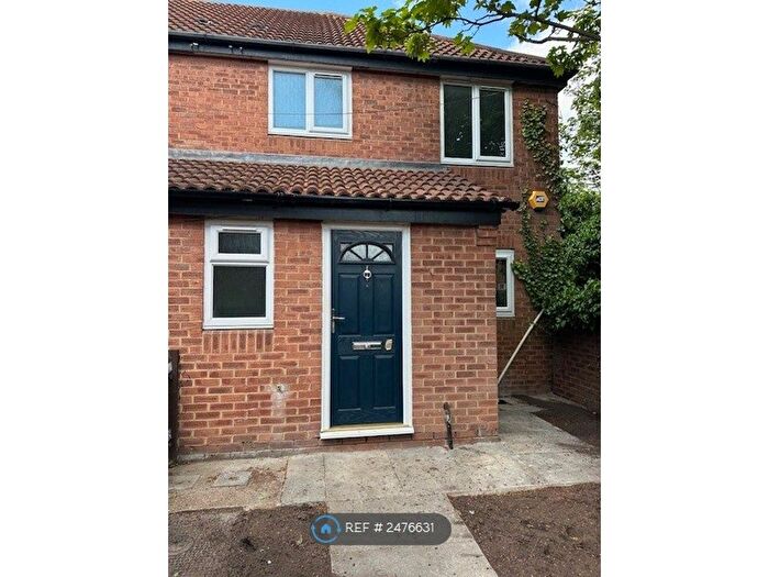 3 Bedroom Semi-Detached House To Rent In Selby Close, London, E6
