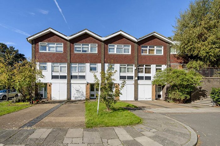 4 Bedroom Town House For Sale In Heronsforde, Ealing, W13