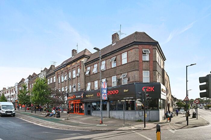 3 Bedroom Flat For Sale In Rayners Lane, Pinner, HA5