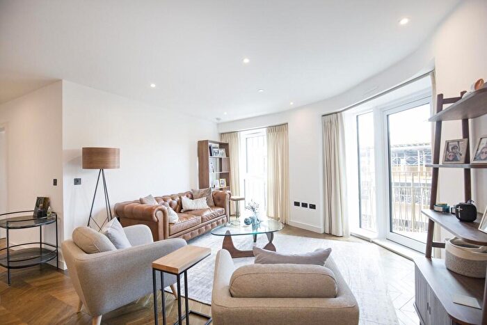 3 Bedroom Apartment To Rent In Royal Exchange, Kingston Upon Thames, KT1
