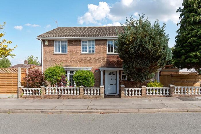 4 Bedroom Detached House For Sale In Conifer Close, Orpington, BR6