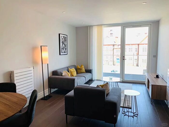 2 Bedroom Flat To Rent In Hamond Court, Queenshurst Square, Kingston Upon Thames, KT2