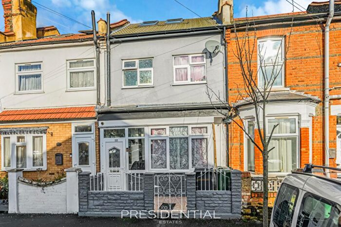4 Bedroom Terraced House For Sale In Blenheim Road, Walthamstow, E17