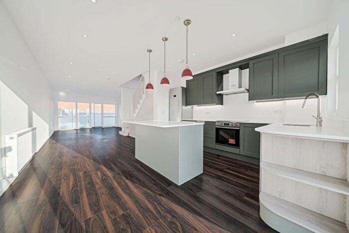 3 Bedroom Detached House To Rent In Elm Grove, Wimbledon, London, SW19