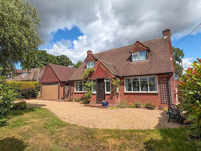 3 Bedroom Detached House For Sale In Russell Road, Tokers Green, South Oxfordshire, RG4