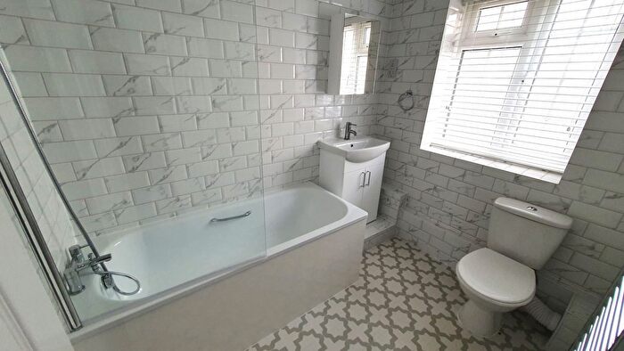 2 Bedroom Flat To Rent In Brent Street, London, NW4