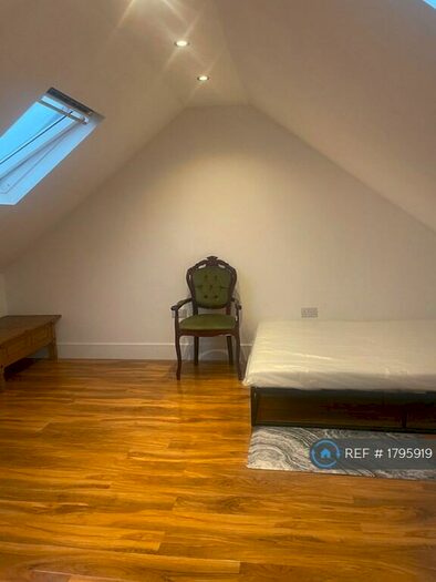 Studio To Rent In Wards Road, Ilford, IG2