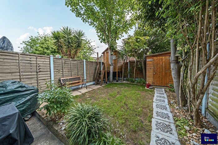 2 Bedroom Flat To Rent In Davenant Road, N19