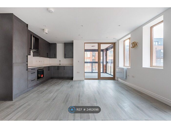 1 Bedroom Flat To Rent In Staines Road, Hounslow, TW4