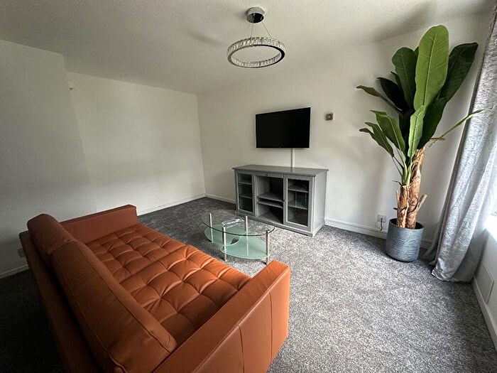 3 Bedroom Apartment To Rent In Fernwood, Park Villas, Leeds, West Yorkshire, LS8