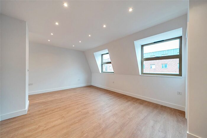 2 Bedroom Flat To Rent In Cricklewood Broadway, London, NW2