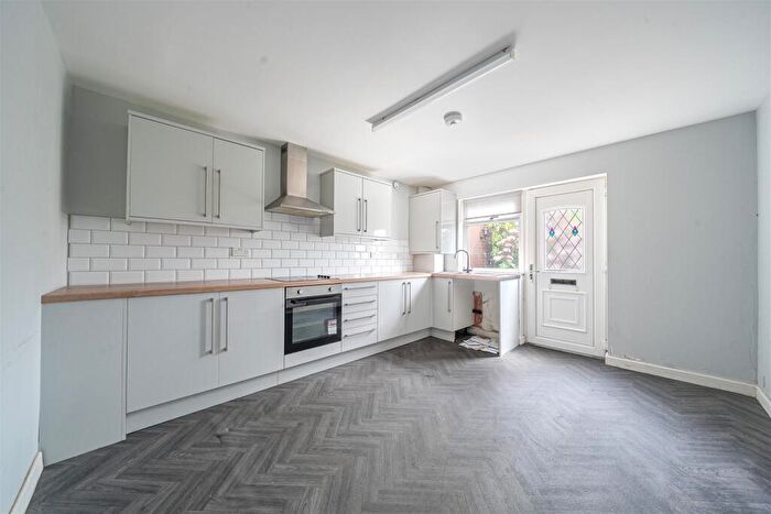 4 Bedroom End Of Terrace House For Sale In Bower Avenue, Rochdale, OL12