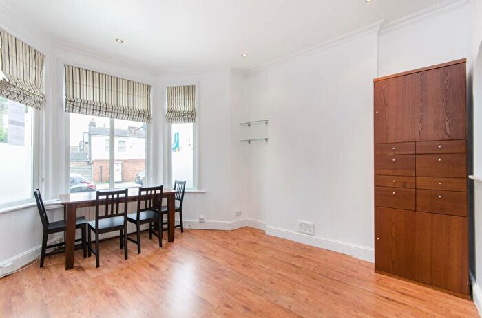 1 Bedroom Flat To Rent In Melrose Avenue, Willesden Green, London, NW2