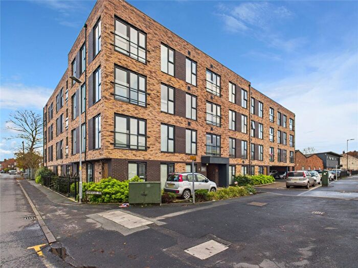 2 Bedroom Flat For Sale In Higher Road, Urmston, Manchester, Greater Manchester, M41