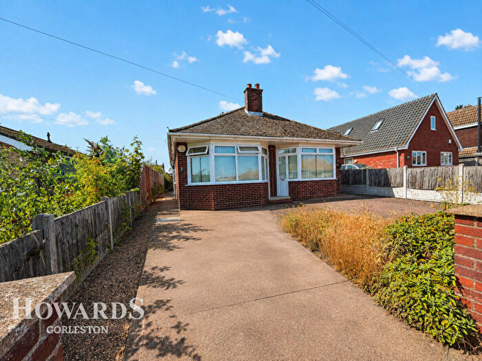 2 Bedroom Semi-Detached Bungalow For Sale In Chestnut Avenue, Bradwell, NR31