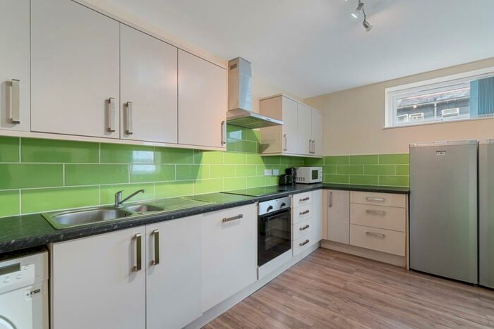 5 Bedroom Flat To Rent In Houndiscombe Road, Plymouth, Devon, PL4