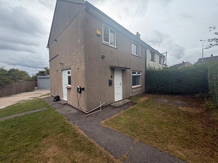 3 Bedroom Semi-Detached House To Rent In Stainecross Avenue, Huddersfield, HD4